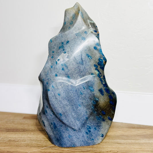 Polished Blue Quartz Flame with Heart & Serpentine Back – Sculptural Crystal (Approx. 30-40 lbs / 13.5-18 KG) – Healing Stone for Display & Energy Work