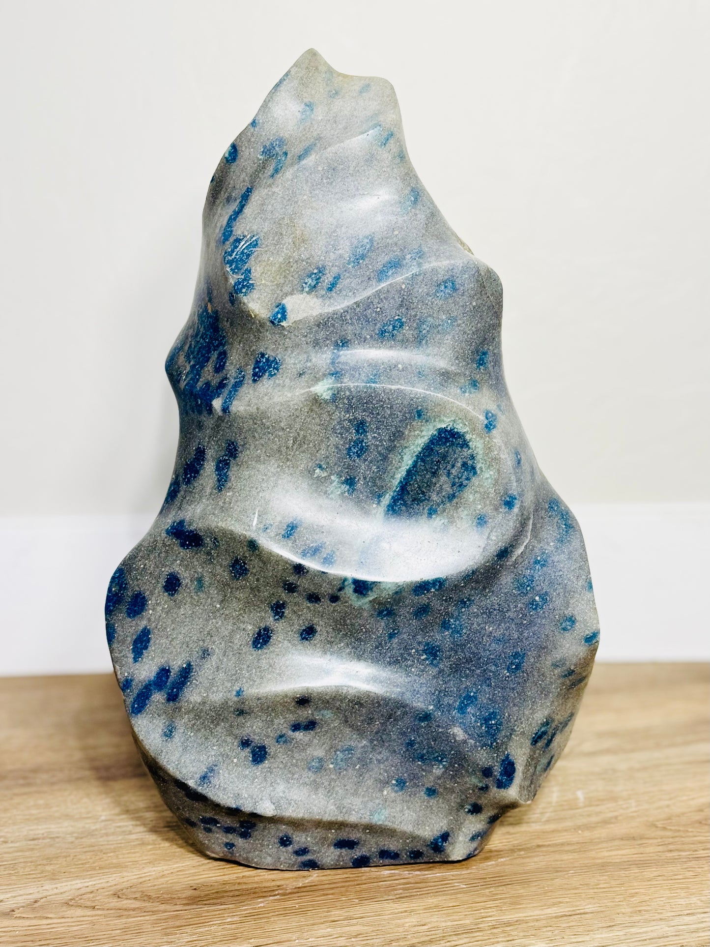 Polished Blue Quartz Flame with Heart & Serpentine Back – Sculptural Crystal (Approx. 30-40 lbs / 13.5-18 KG) – Healing Stone for Display & Energy Work