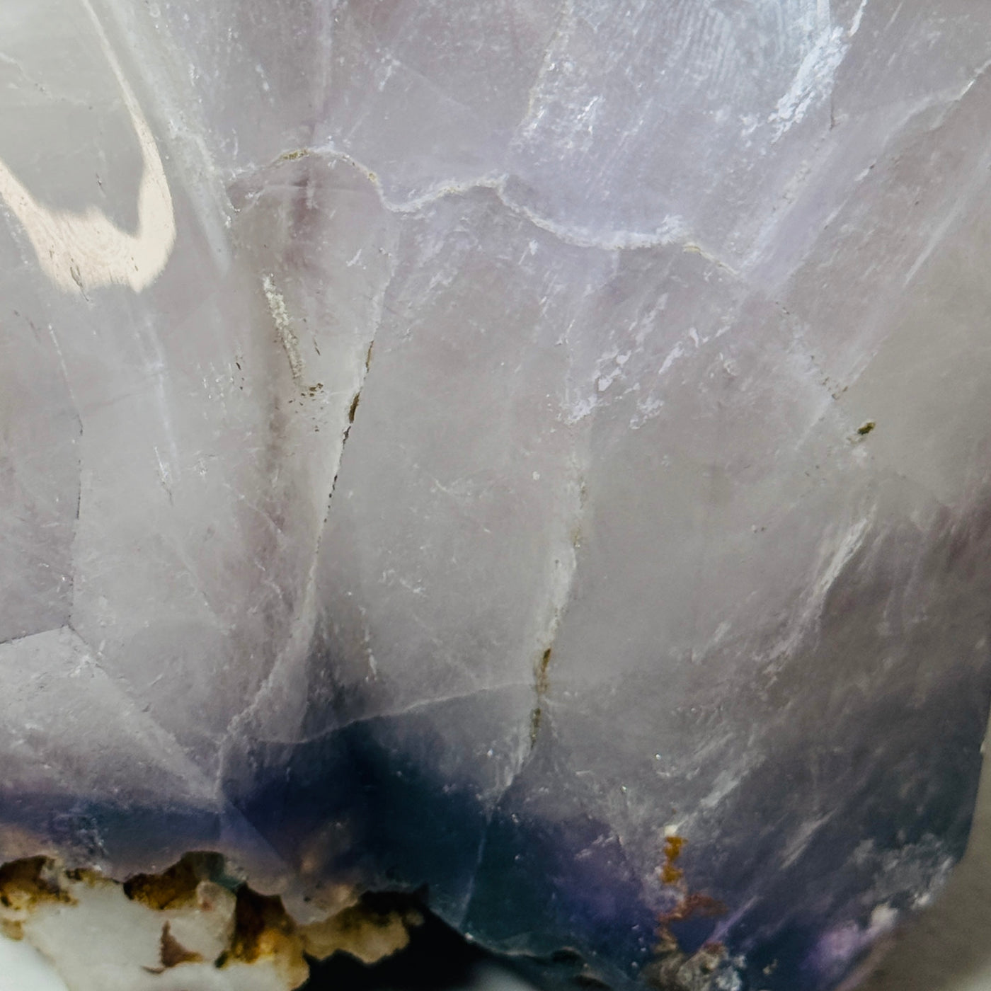 Améthyste compacte non chauffée, forme libre – Violet bicolore | 1,36 kg