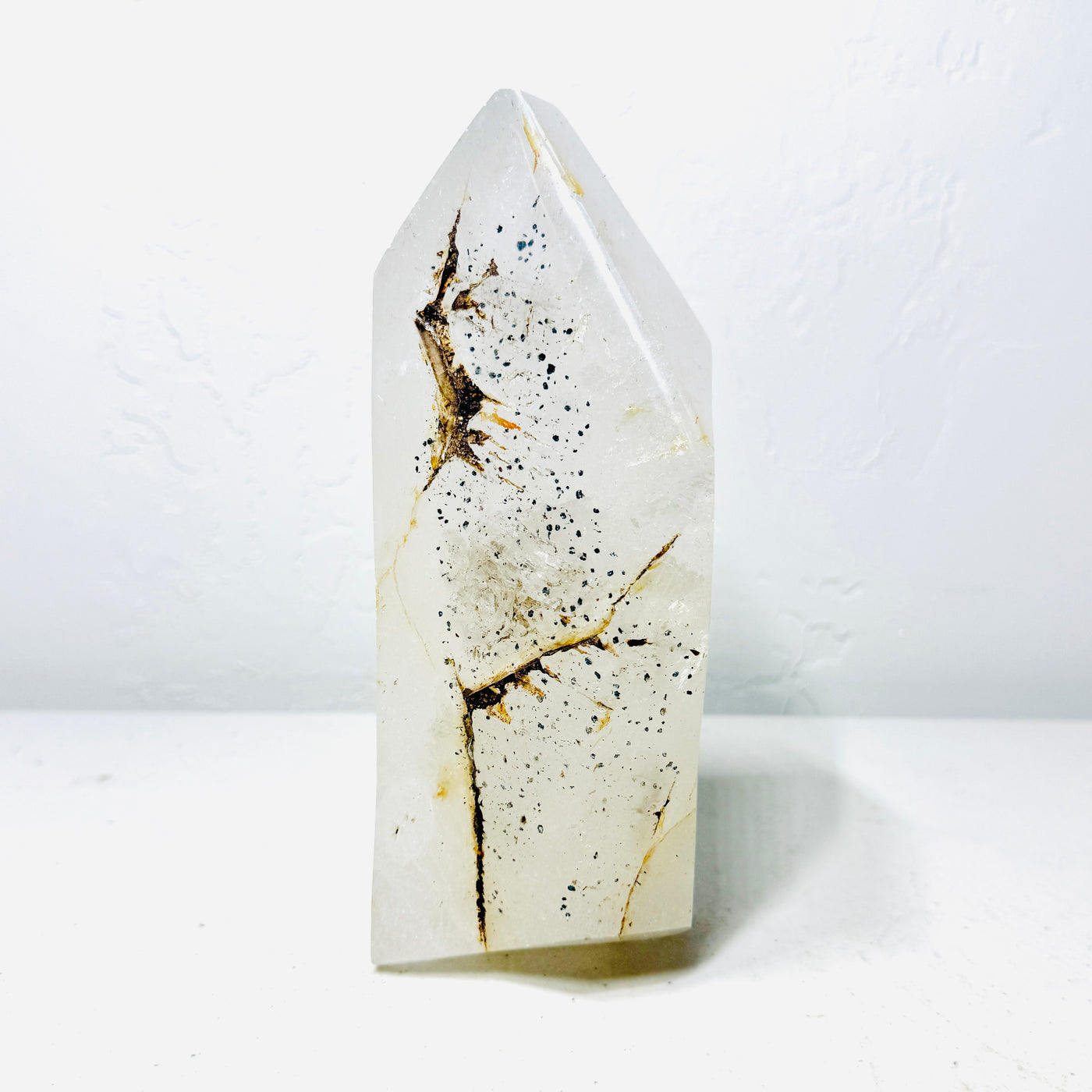 Cristal de quartz de rêve semi-poli, forme libre unique, avec inclusions pailletées – 1,5 kg