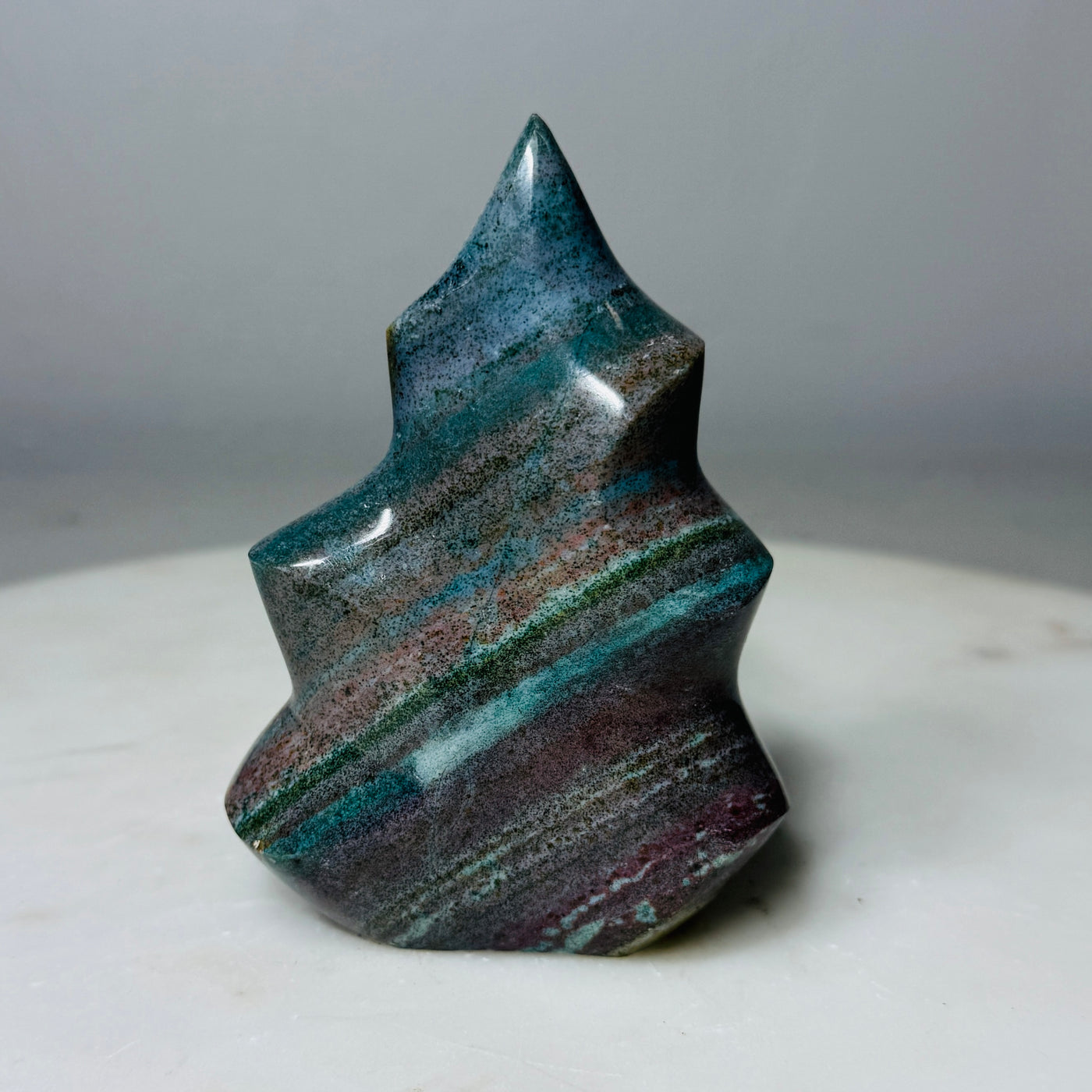 Sculpture flamme en jaspe mystère – Pièce maîtresse polie sélectionnée à la main (pas de sélection de sous-variété)