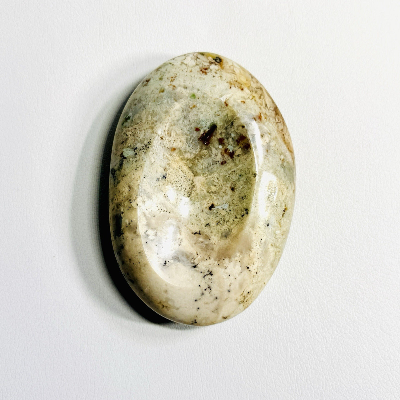 One-of-a-Kind Cream Plume Agate Trinket Dish — 4.5 in, 1 lb — contenido multimedia del producto 1