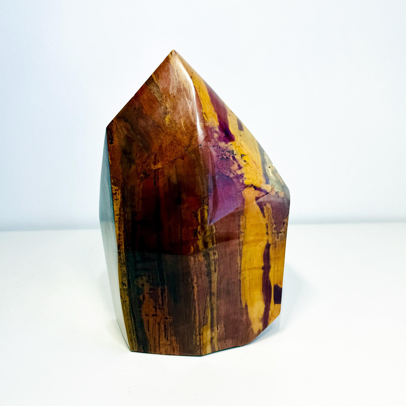 Side view of the geometric Sunset Jasper freeform