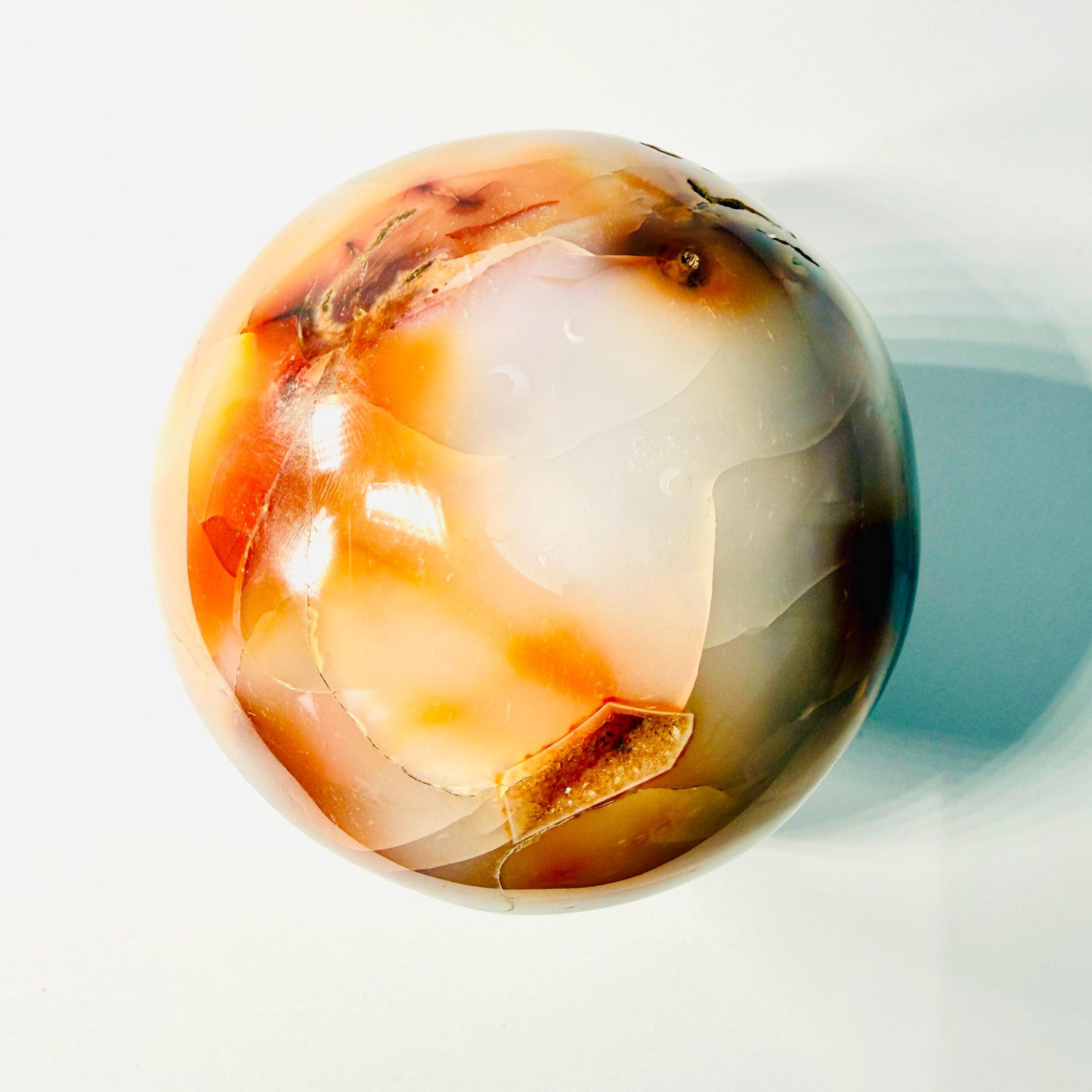 One-of-a-Kind Banded Carnelian Agate Sphere with Natural Cavities — 3.1 lb — média du produit 3