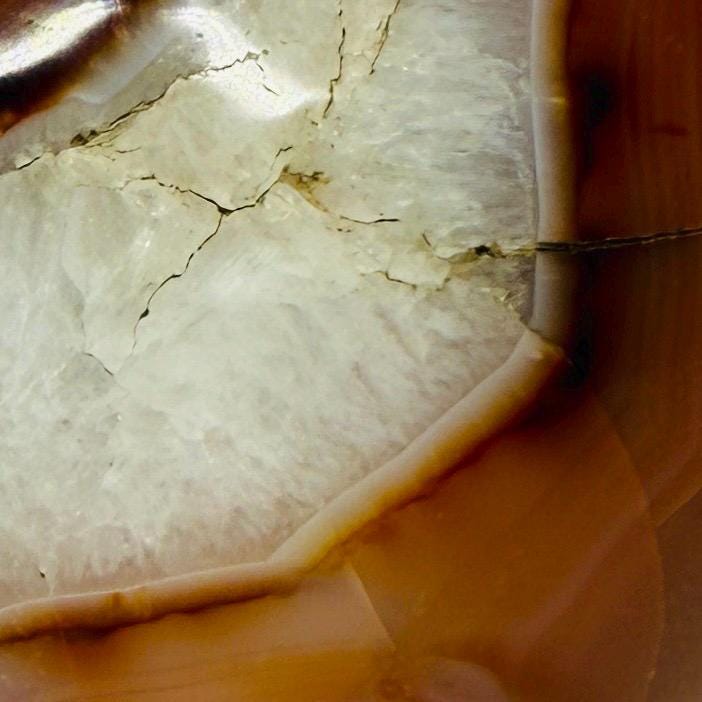 One-of-a-Kind Pumpkin Carnelian Agate Sphere with White Druzy — 3.4 lb — contenido multimedia del producto 2