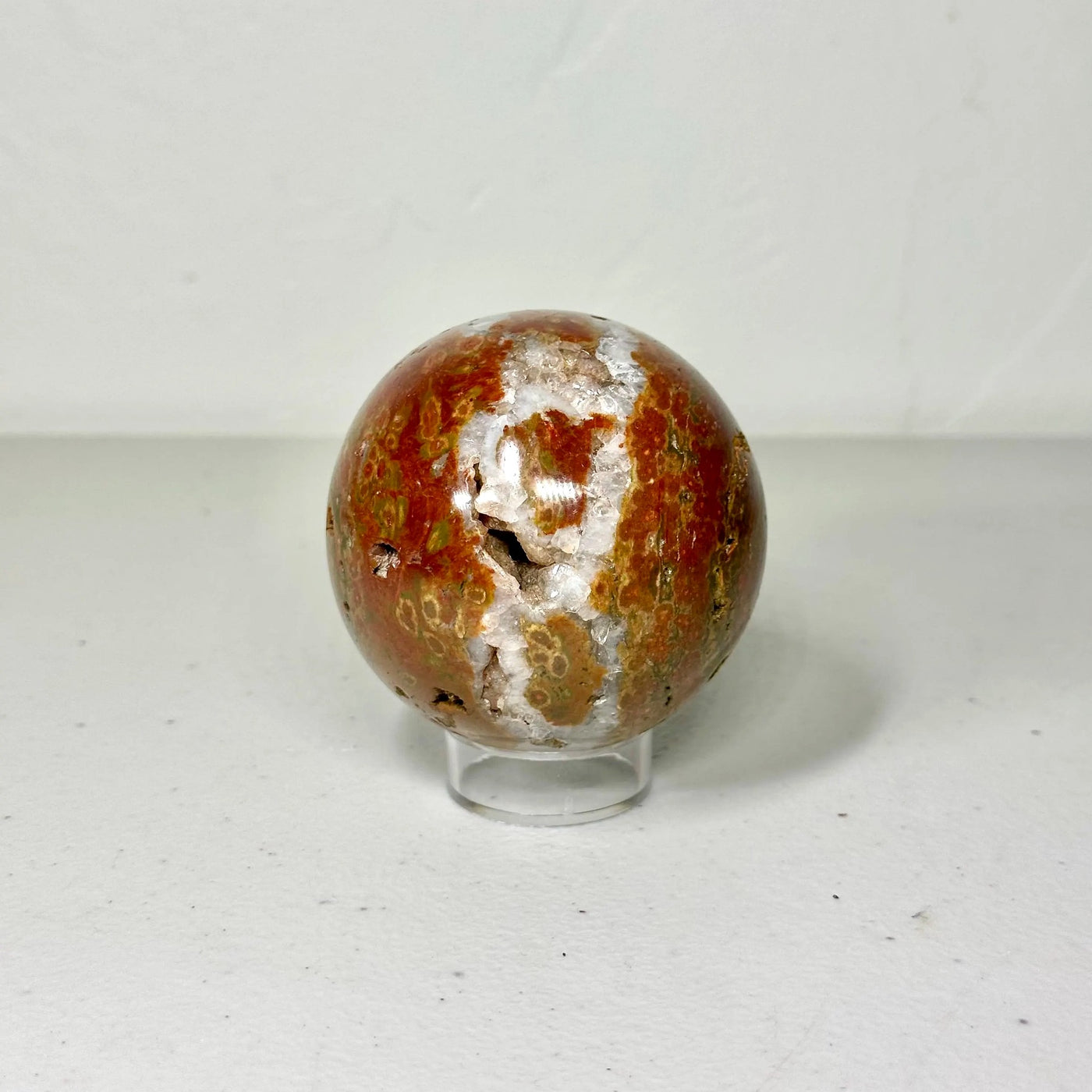 One-of-a-Kind Sunset Jasper Orb with Quartz Cavity (2.6 in, 0.8 lb) — contenido multimedia del producto 2